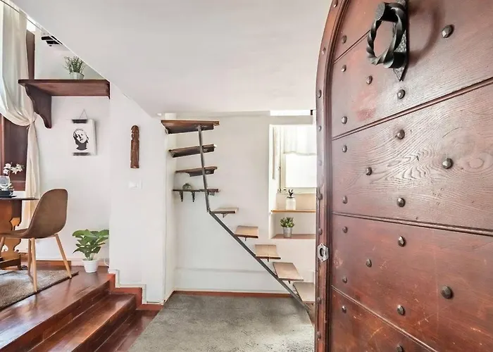 Trastevere Alley Apartment