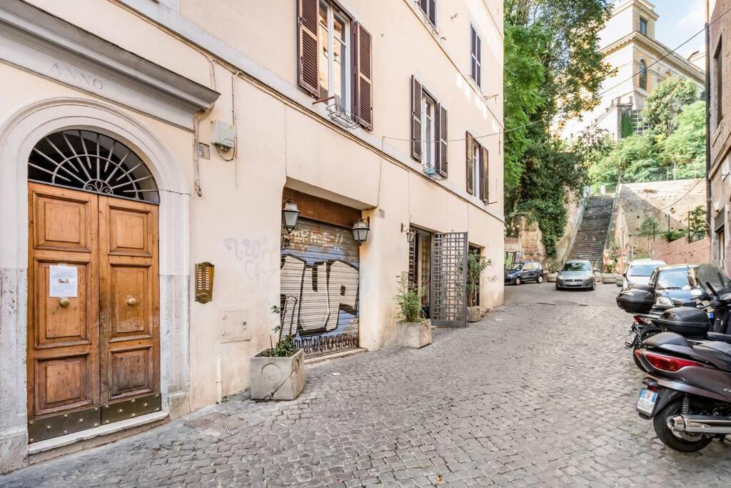 Trastevere Alley Rom
